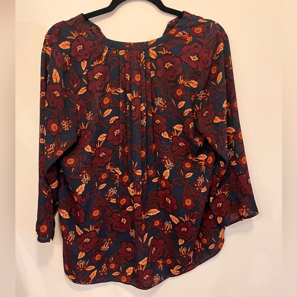 Flowy Floral Blouse - Picture 2 of 4